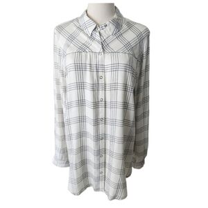 Dynamite Black and white plaid snap button blouse - Size Large